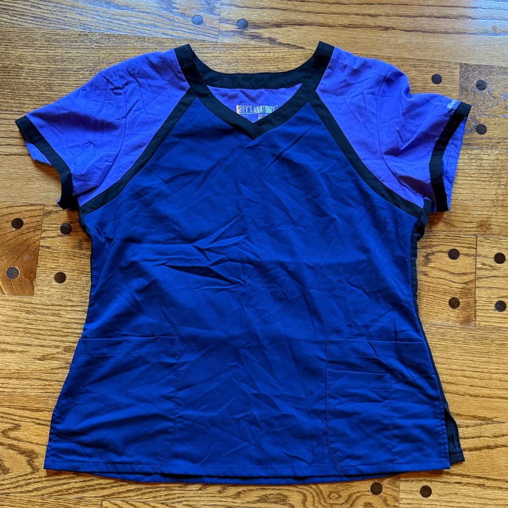 XL Grey's Anatomy Blue and Purple Short Sleeve scrub top with black accent